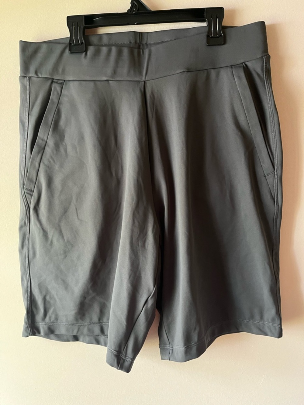 32 Degrees Men's Gray Athletic Bermuda Shorts